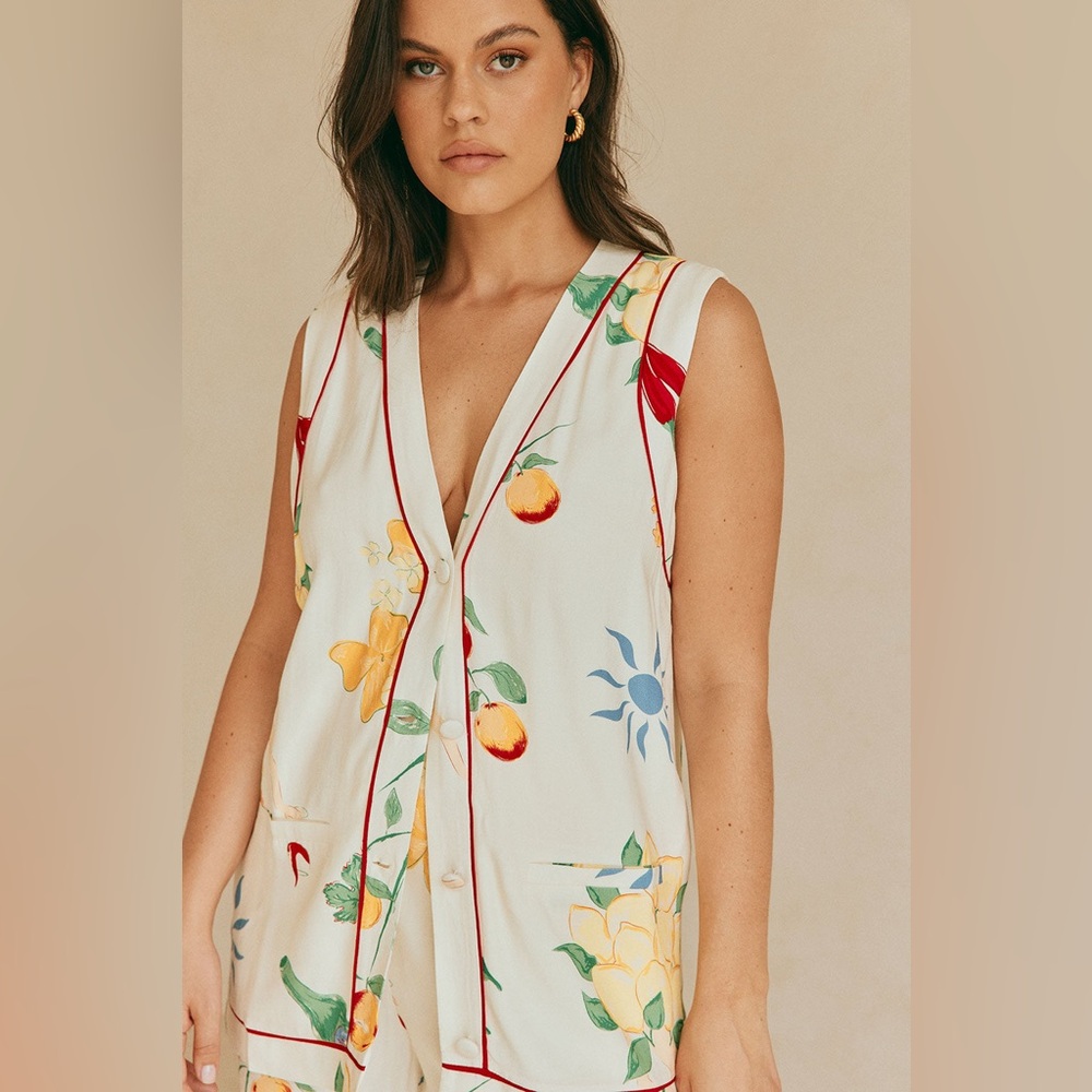 Sabo Skirt Cream Floral Sleeveless V-Neck Top with Red Piping